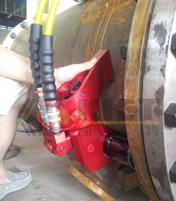 化工厂压力容器拆卸使用驱动式液压扭矩扳手